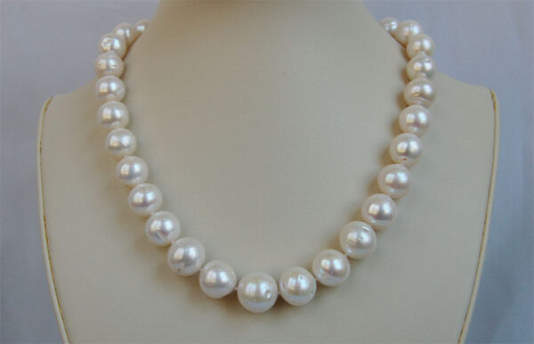 pearl necklace with large pearls measuring 12.5 to 15 MM each pearl