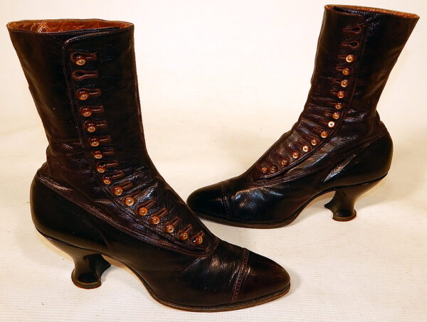 example of Victorian era boots with buttons