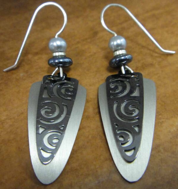 black and grey triangle swirl Adajio earrings