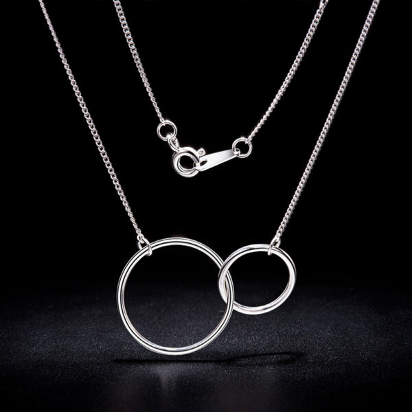 interlocking circles necklace