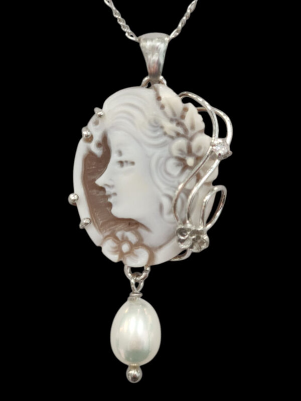 Italian Shell Cameo necklace with pearl accent