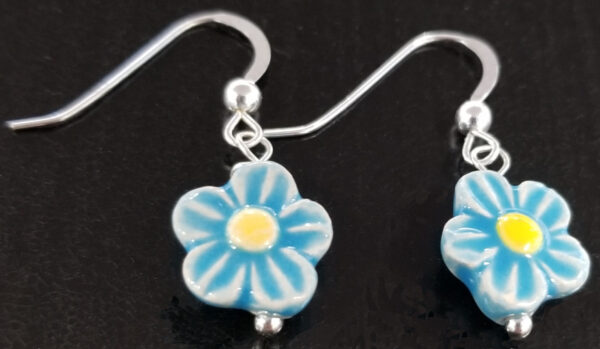 light blue ceramic daisy earrings