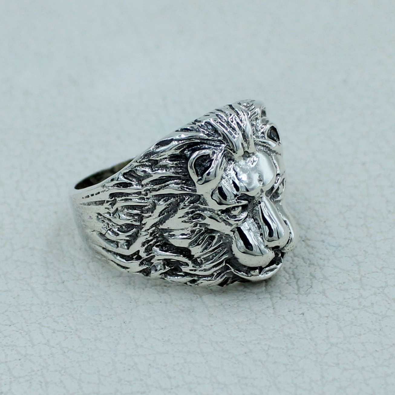 side view of lion ring