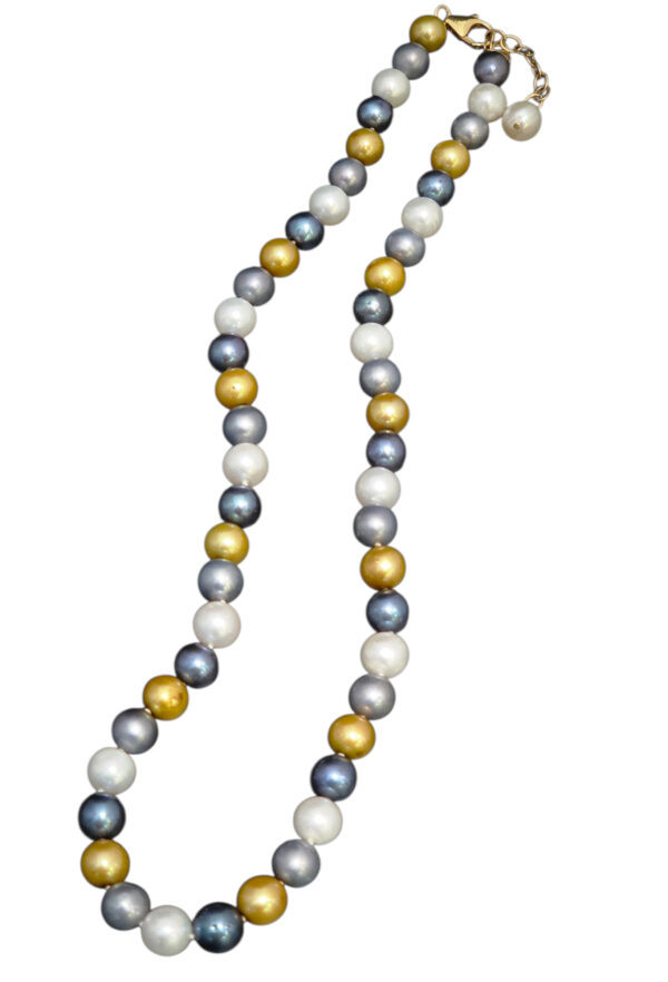 multicolor pearl necklace