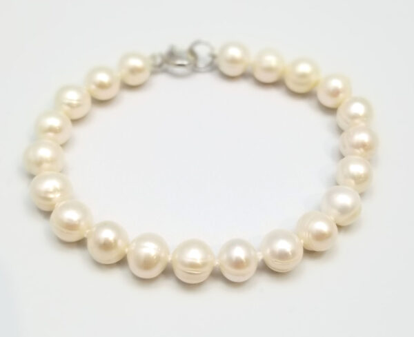 white fresh water pearl bracelet with sterling silver clasp