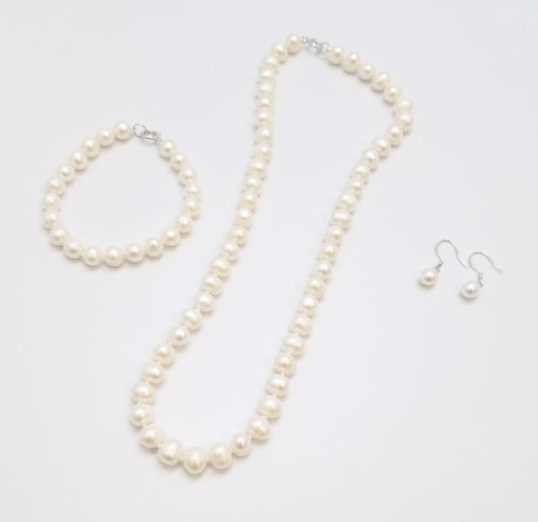 pearl jewelry set -pearl bracelet, pearl necklace, pearl earrings