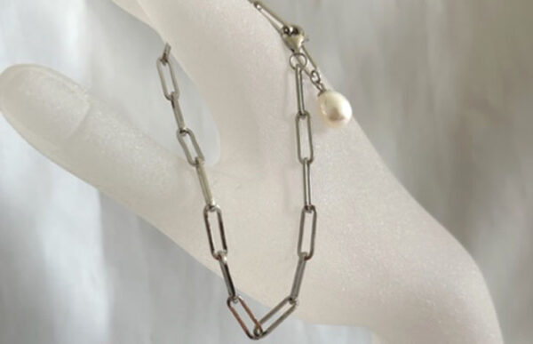 pearl and sterling silver paperclip style chain bracelet